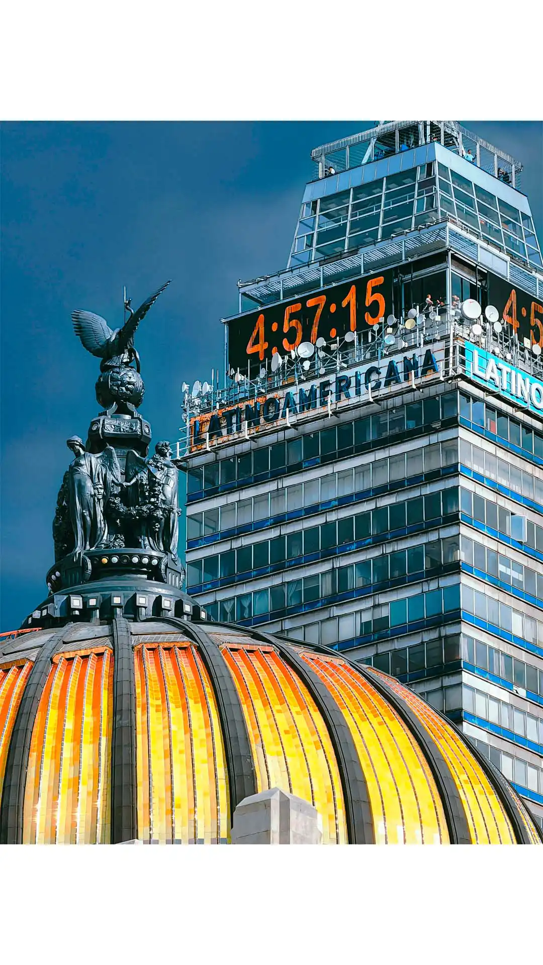 Cúpula del Palacio de Bellas Artes y Torre Latinoamericana en Ciudad de México